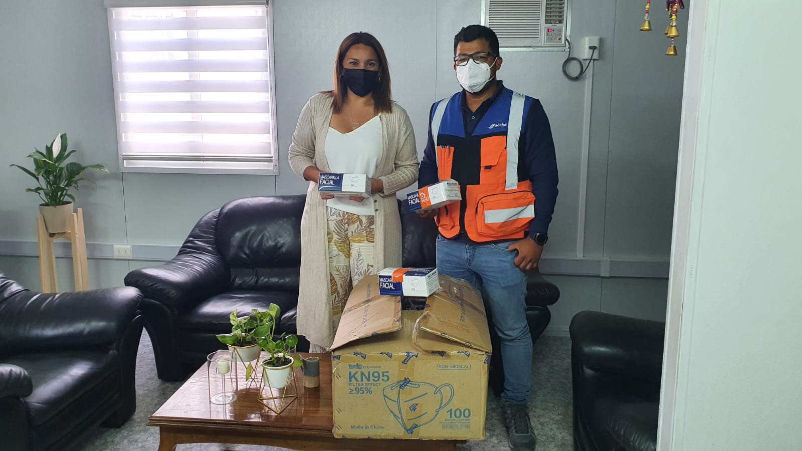 entrega kits sanitarios a municipio Sierra Gorda